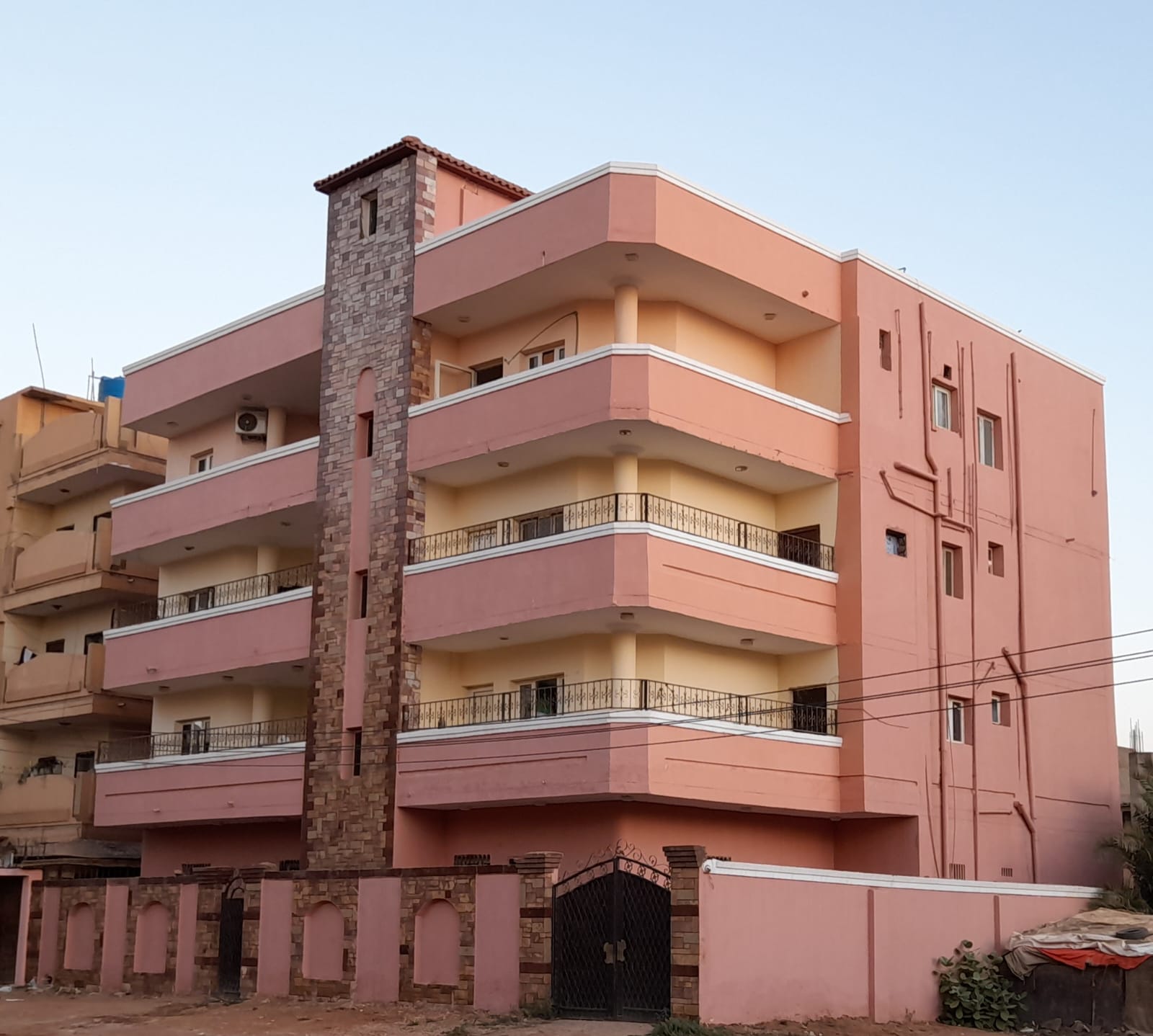 للبيع عمارة جبره مربع 14