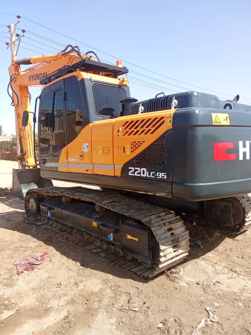 حفار هونداي كوري موديل 18