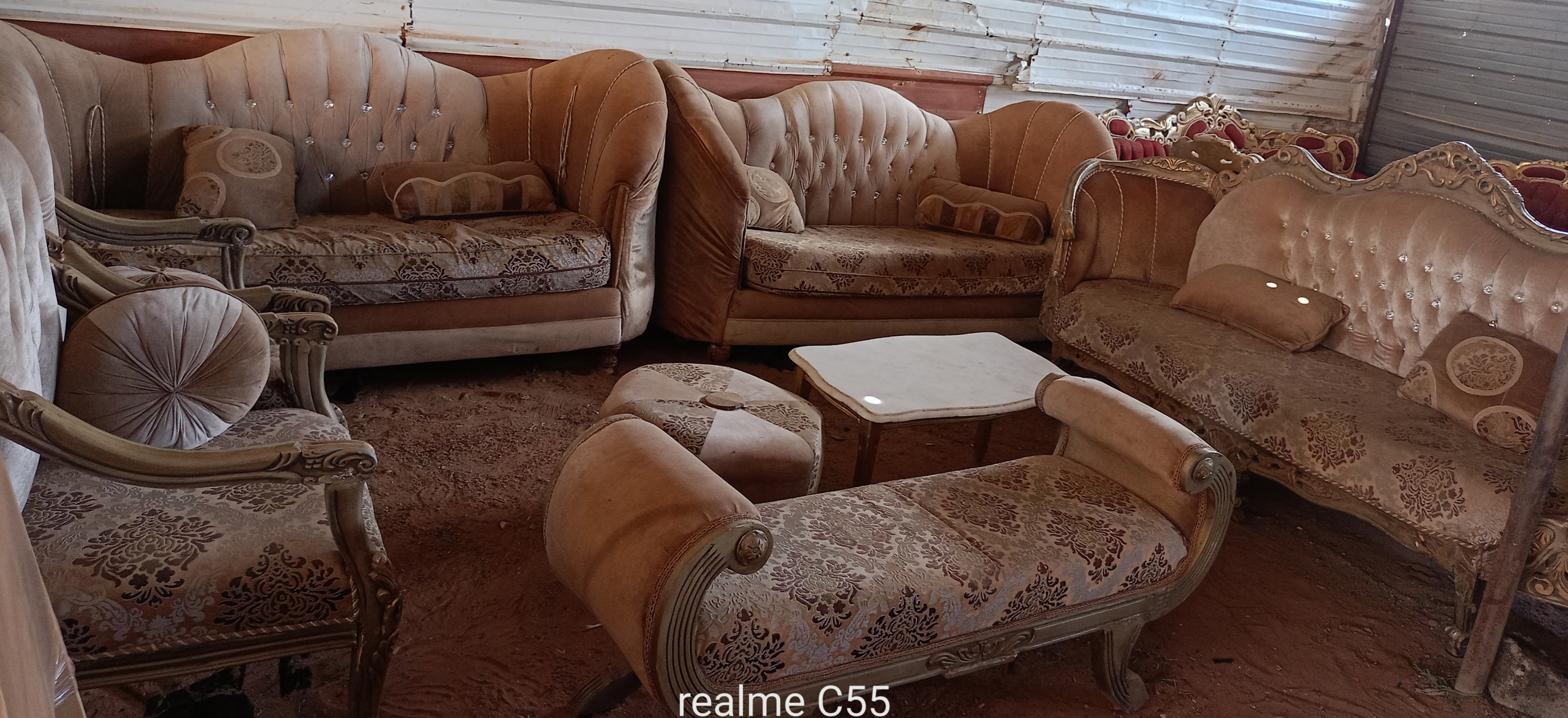 طقم دمياطي مستعمل شبه جديد يكون من 8 قطع