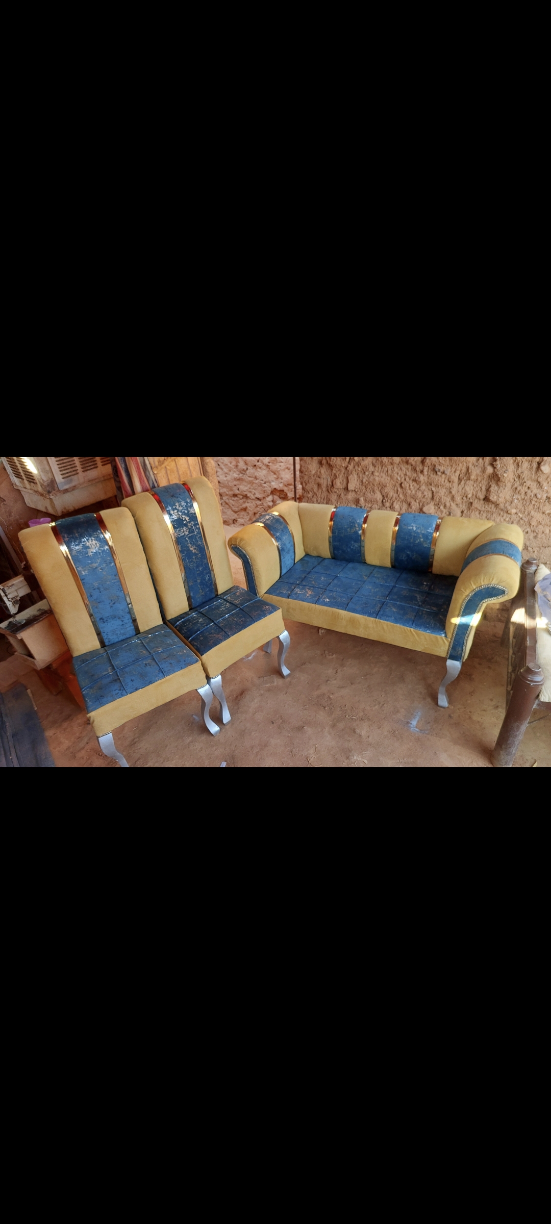 كنبه وكرسين