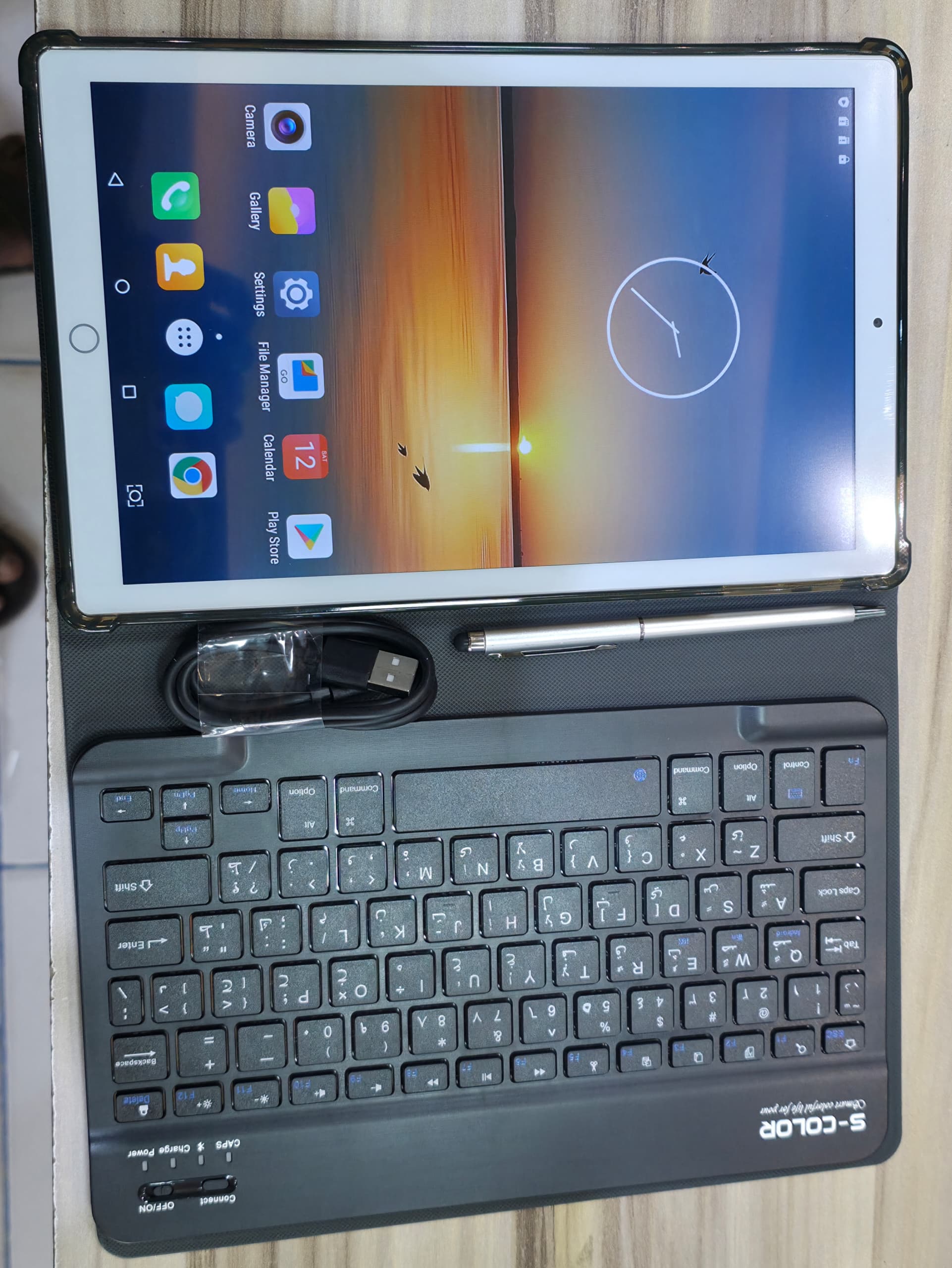 . 💥 وصل التابلت الأقوى في فئتو: 📱GTlO PRO MAX لو بتدور على تابلت أنيق، سريع، عملي وسعرو ما فيهو منافس — شوف العرض ده: 🔹 شاشة كبيرة 10.1" OLED – ألوان نابضة، مثالية للمشاهدة والتصفح والدراسة! 🎬📚 🔹يشغّل التطبيقات بسلاسة، من الدراسة للألعاب البسيطة 💪 🔹 كامير