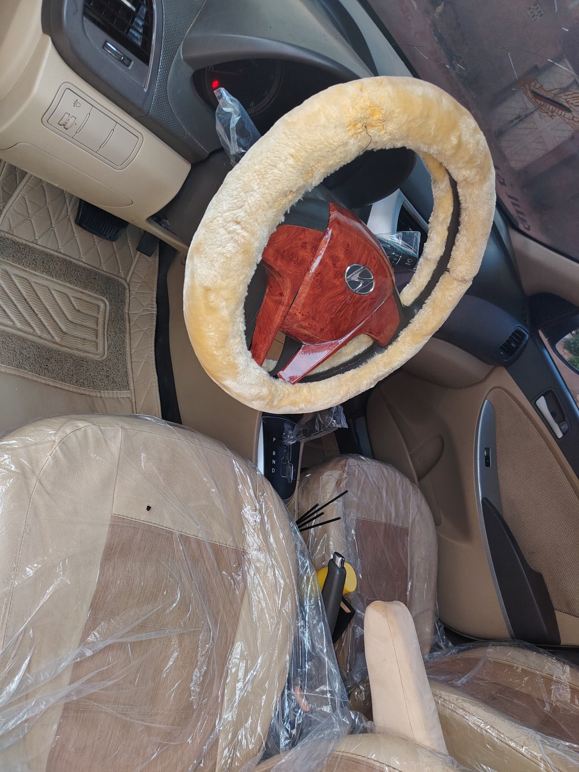 🎗اكسنت مضلع 2015  🎗قير اتوماتيك  🎗بنزين  🎗مقاس زيت واحد  🎗مكنه فل  🎗جربوكس فل  🎗تكيف فل  🎗ترخيص / ساري  🎗مكان المعاينه / الخرطوم  🎗مطلوب/ 29 وتفاوض بسيط  🎗عموله مكتب / 400  🎗للتواصل 📞📞/