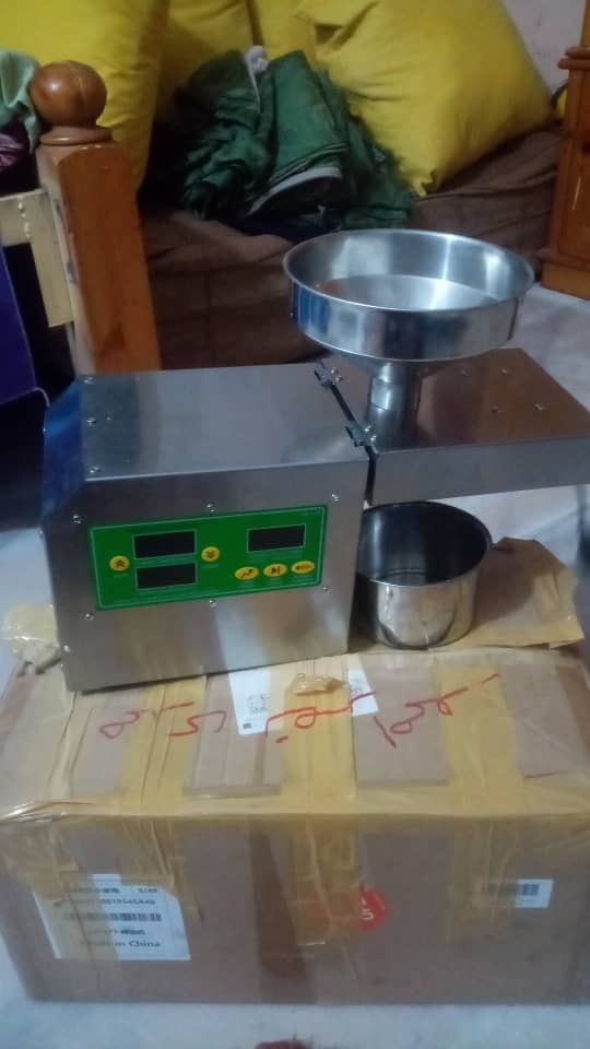 للبيع عصارة زيت